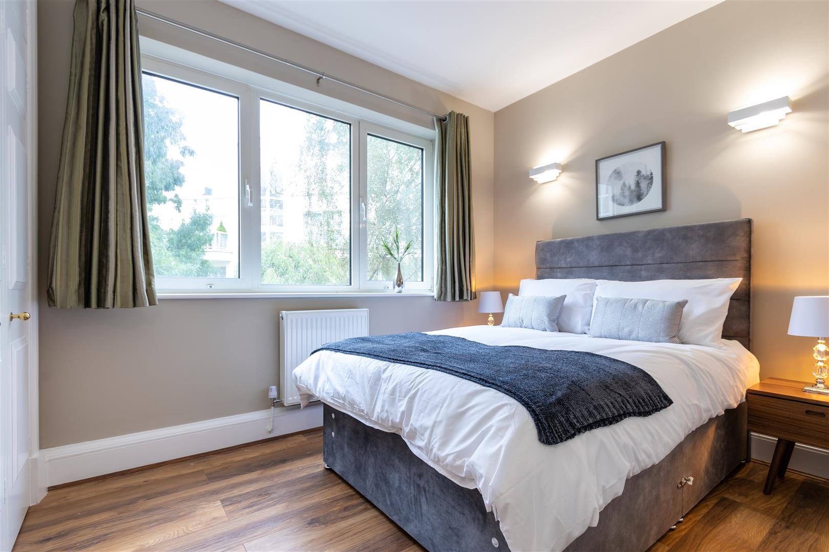 2 bed property in Carlyle Court, London